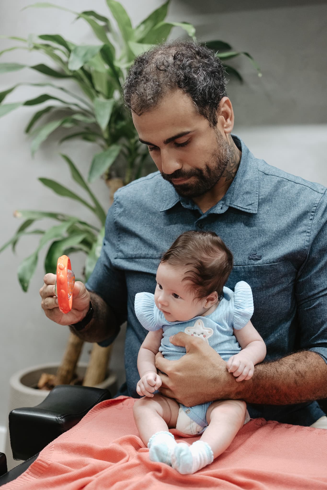 Avaliação cervical e do pescoço do bebê